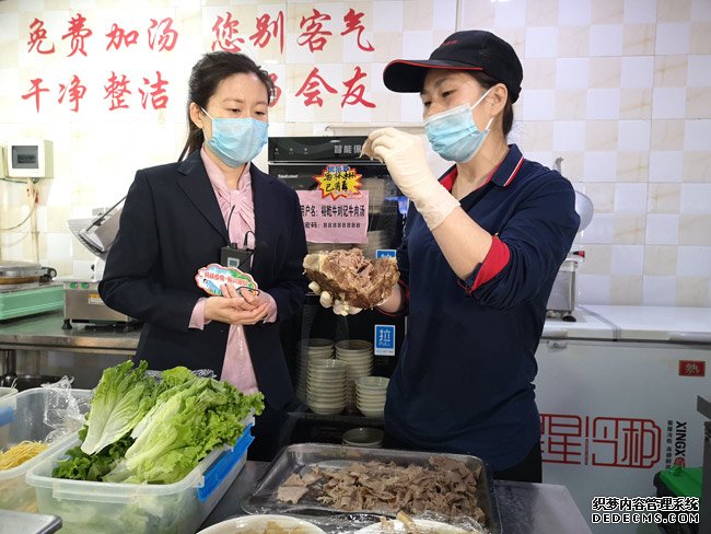 下馆子 品美食 惠民“花式”直播促服务业复苏