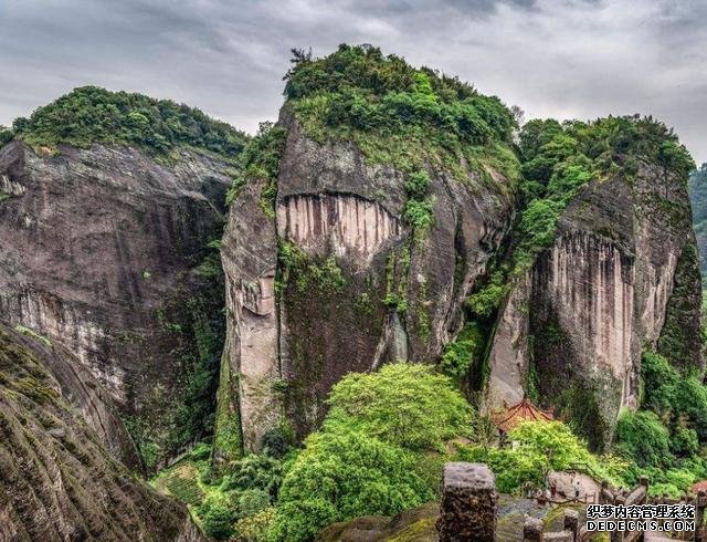 亚洲“最大”的巨石！竟在我国境内，有1000多级台阶，成知名景点