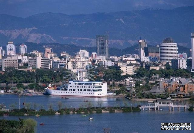 中国最美的海滨旅游城市，风景优美，气候宜人