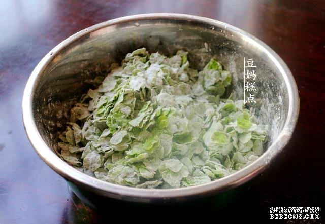 这种野菜长树上，简单一蒸健胃安神！南方人没吃过，北方人年年吃