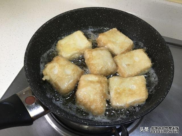 三月宁可不吃肉也要吃这菜，二块钱一斤，十分钟上桌，脆嫩多汁