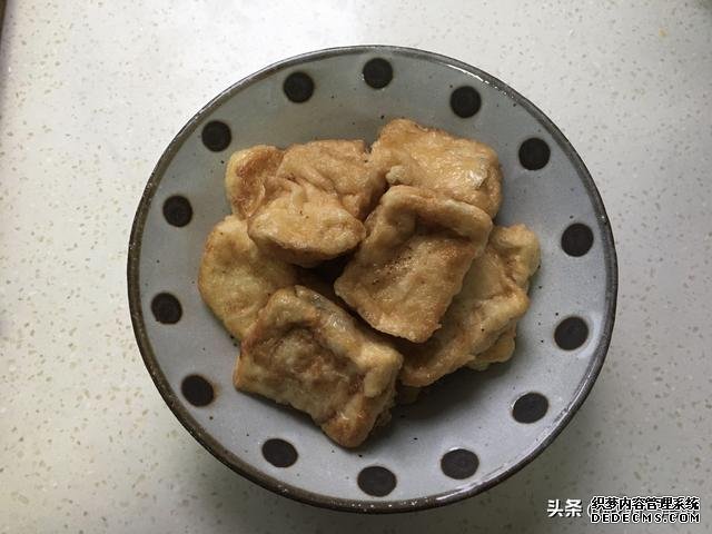 三月宁可不吃肉也要吃这菜，二块钱一斤，十分钟上桌，脆嫩多汁