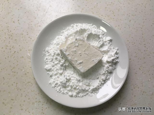 三月宁可不吃肉也要吃这菜，二块钱一斤，十分钟上桌，脆嫩多汁