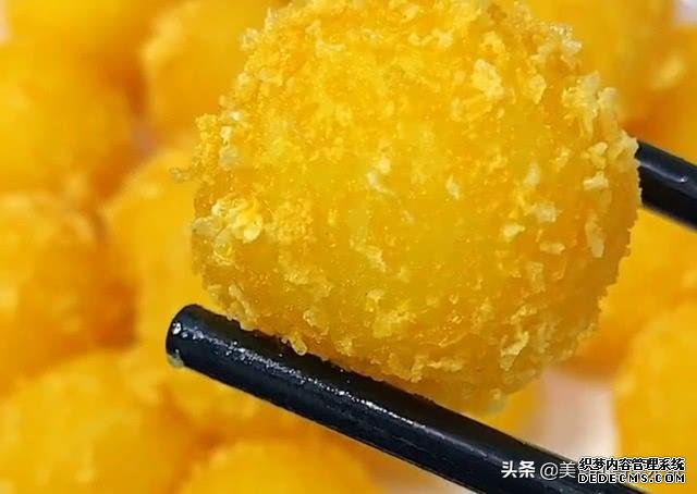 土豆这样做太好吃了，色泽金黄诱人，口感外酥里嫩，上桌就光盘！