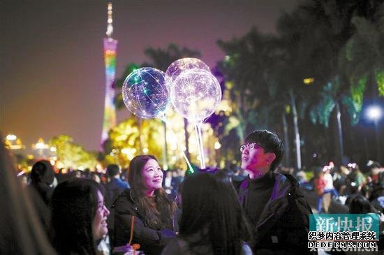 广州美食春节不打烊 白天花城看花晚上挑灯夜宴