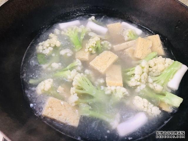 天热没食欲，我家就来一碗这个开胃菜，快速上桌，麻辣鲜香特过瘾