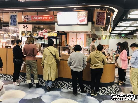 南京西路美食街复苏，有房东为小店免租200万