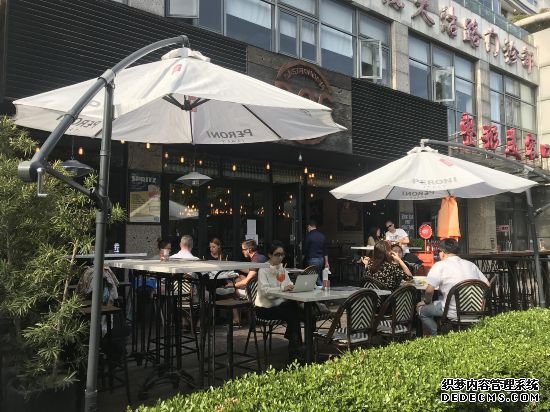 南京西路美食街复苏，有房东为小店免租200万