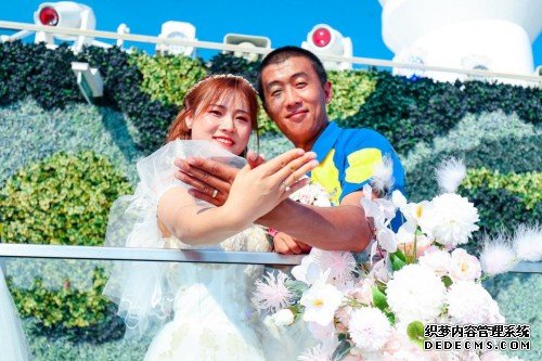 “揽件王”月揽快递1400单，婚礼在豪华邮轮上举