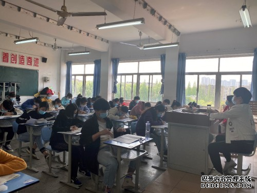 蚌埠市举行高三三质检考试，近2万名学子高考模