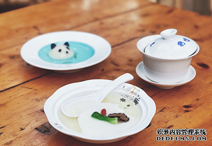 “五一”耍成都，到鹤鸣茶社喝一杯茶，在老字号品一份美食