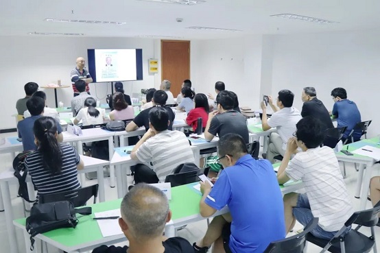 新能源智能网联汽车行情如何，在上海博世汽修学校培训学习新能源智能网联怎样