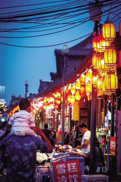 赏夜景 享美食 品特色 购所需 夜，青城『烟火气