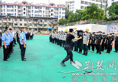 保康警方圆满完成2020年首期保安员资格考试工作