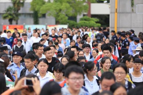 今年或许最容易考上大学的一年 高考生不需要担